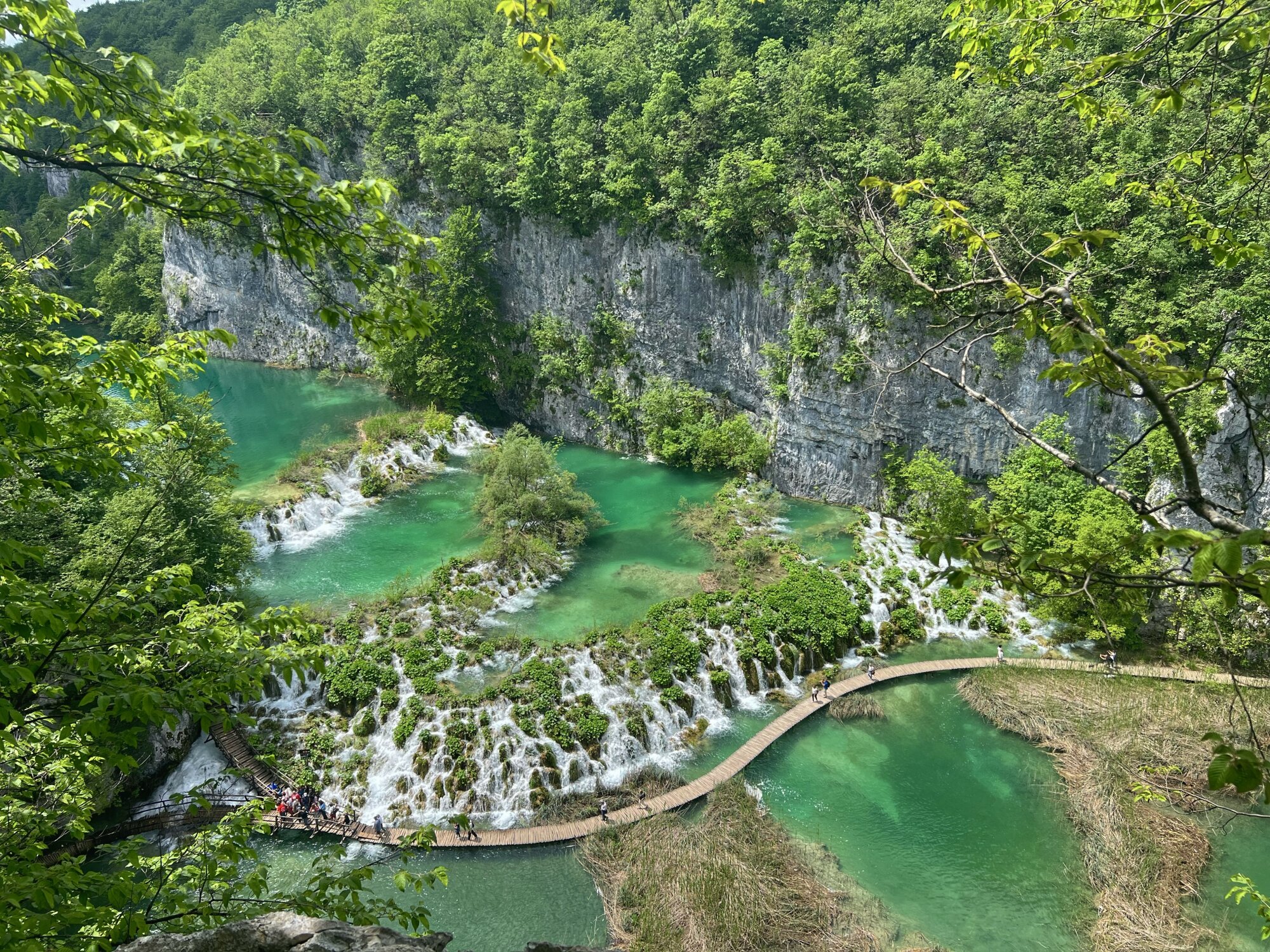 Tragična nesreća u NP Plitvička jezera: Turistkinja iz Izraela poginula nakon pada s strmine