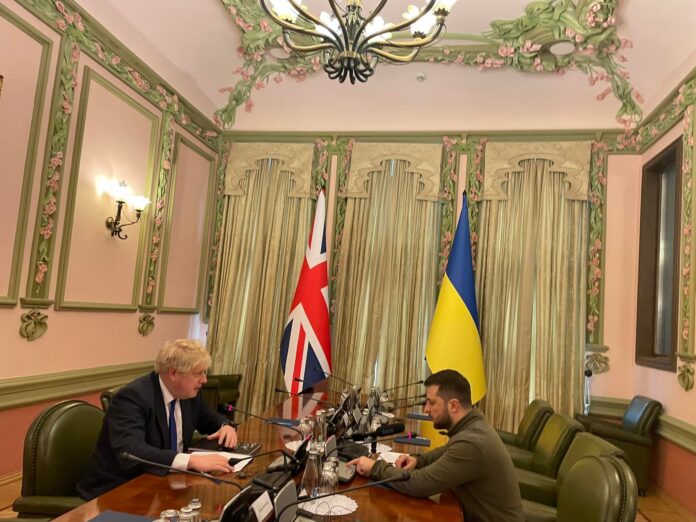 JOHNSON RAZGOVARAO SA ZELENSKIM U ČETIRI OKA: Velika Britanija predvodi u vojnoj pomoći Ukrajini