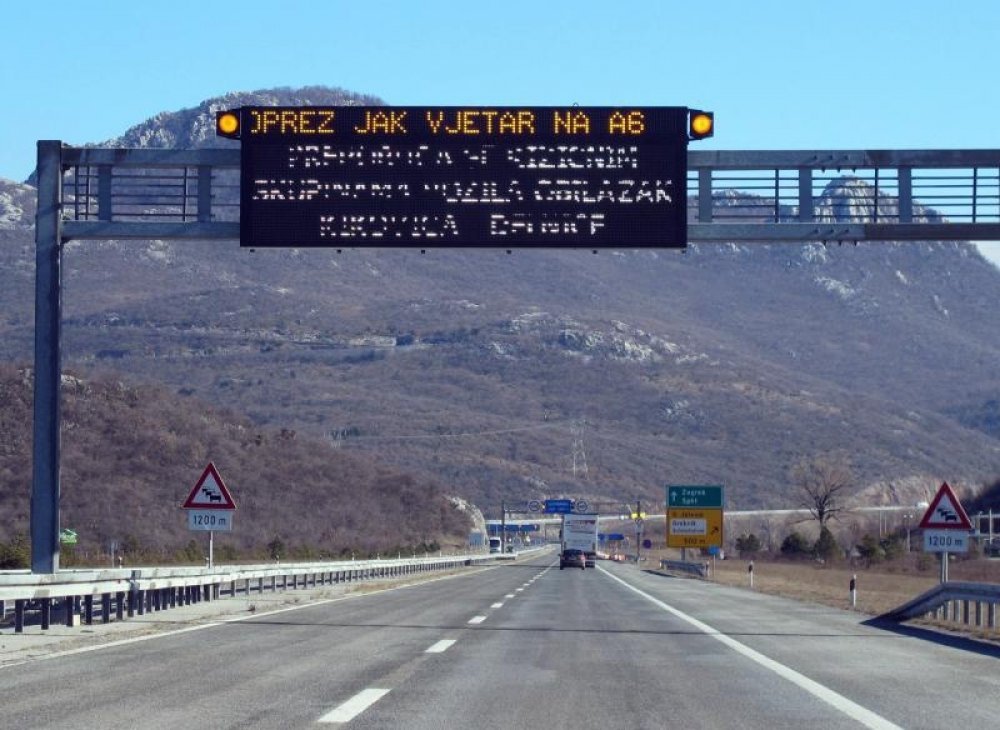 Jak vjetar otežava promet: Evo koje su dionice zatvorene za pojedine kategorije vozila!