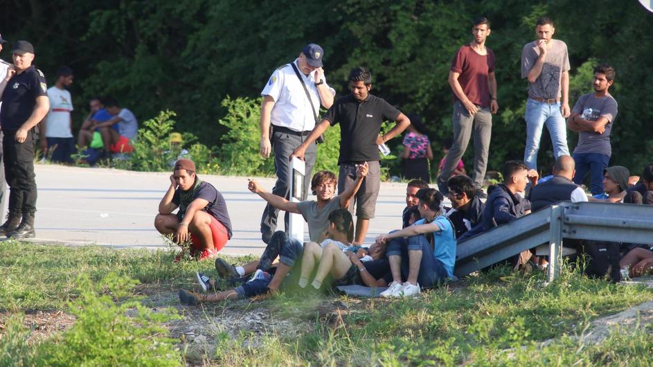 Blizu Nove Gradiške policija uhvatila 18 ilegalnih migranata