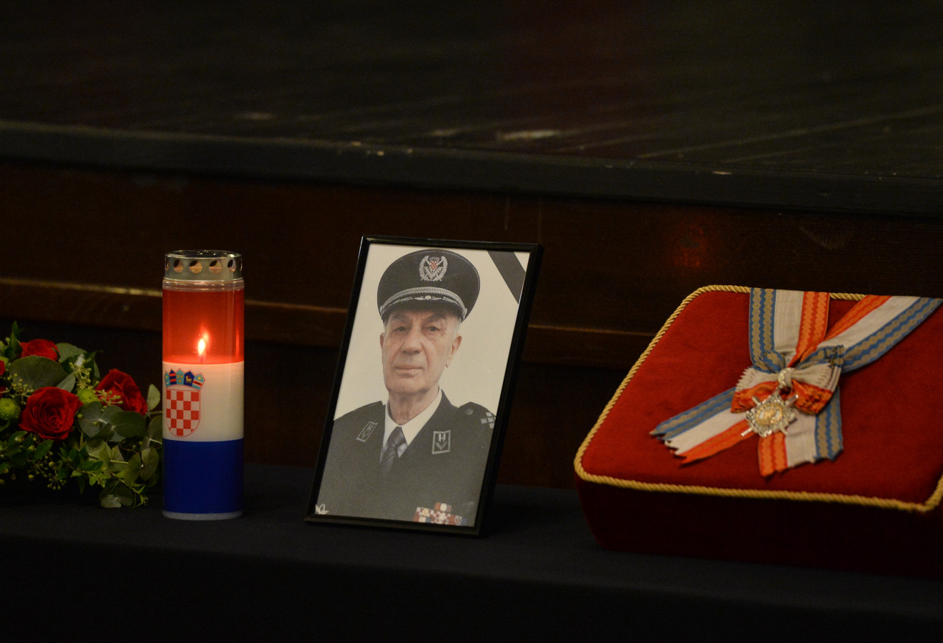 Incident tijekom komemoracije za stožernog generala Antona Tusa u MORH-u izazvao neprimjereno ponašanje medija