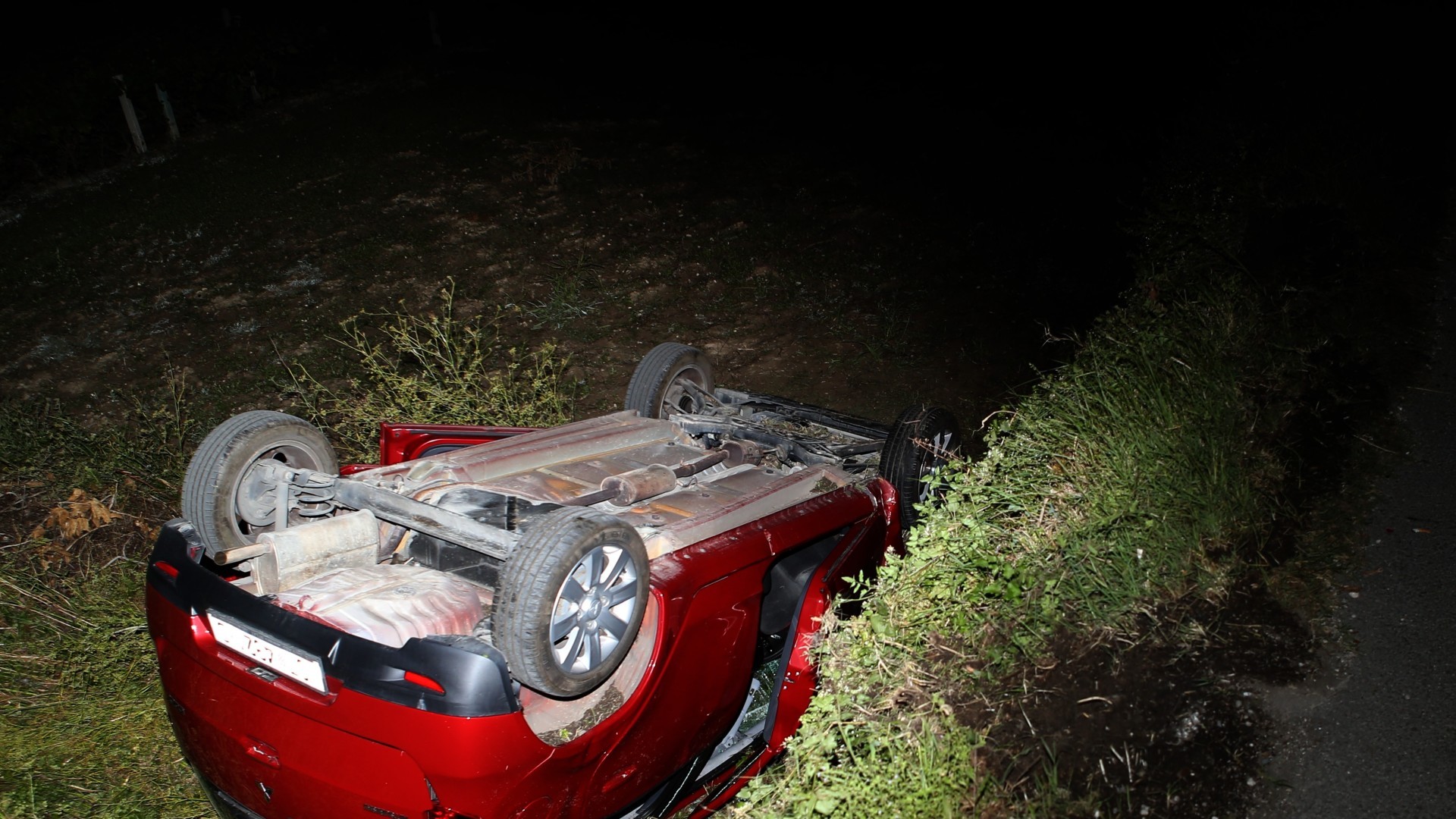 Teška nesreća u Splitu: Automobil sletio s ceste, jedna osoba poginula