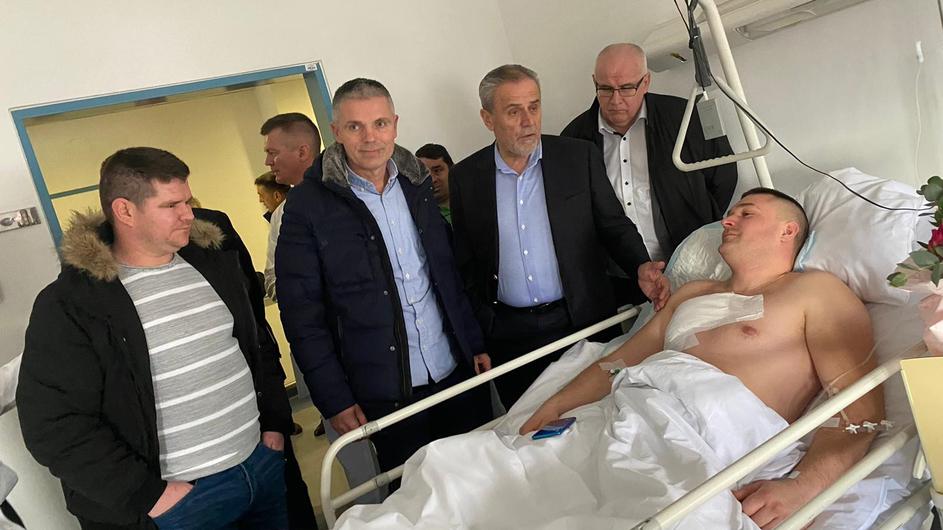 Ovo je ranjeni radnik Čistoće koji je spriječio provalu u auto