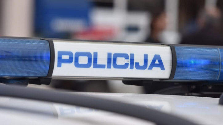 Policija jurila za Audijem: Vozač imao napunjen pištoljem i Normabele, jedva ga svladali