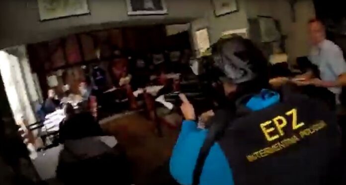 POLICIJA OBJAVILA VIDEO UHIĆENJA ROSE: Spremili im klopku i upali u restoran, pod punom opremom!