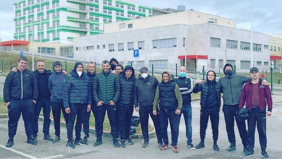Navijači pomogli: Selili su stvari u novu pulsku bolnicu