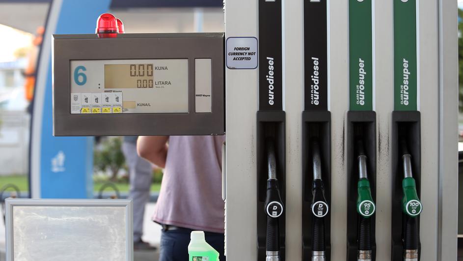 Padaju cijene goriva: Spremnik dizela jeftiniji za čak 12 kuna?