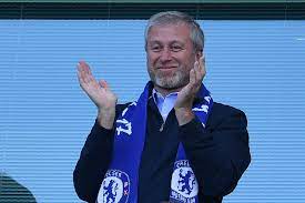DRAMA U LONDONU  Ultimatum ruskom milijarderu; Roman Abramovič mora se javno odreći Vladimira Putina ili prodati Chelsea