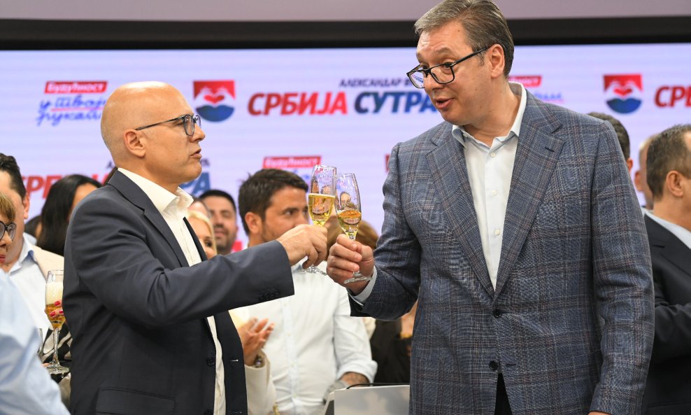 Pala vlada u Srbiji: Ovo su tri rješenja za izlazak iz političke krize