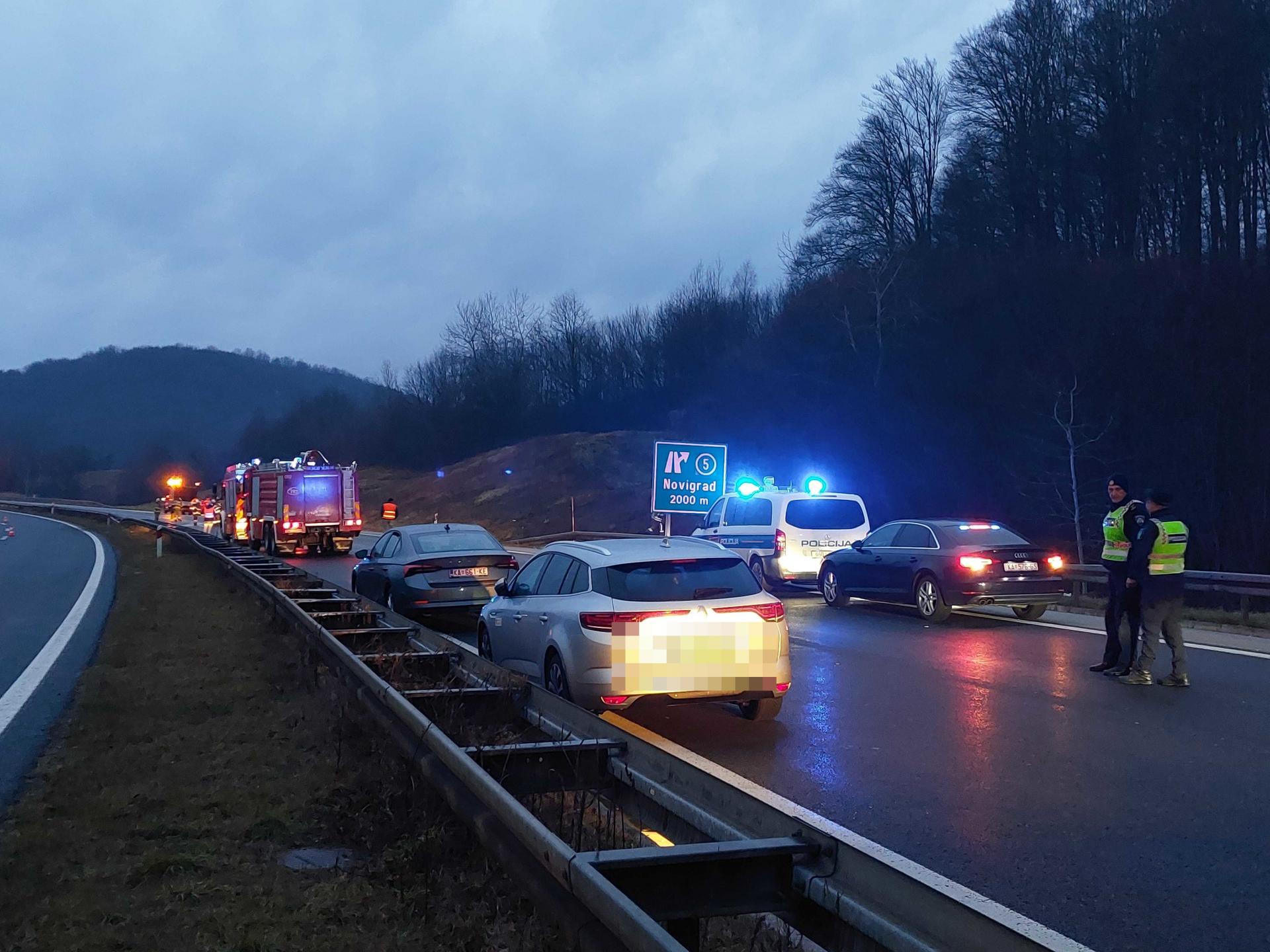 TEŠKA PROMETNA NESREĆA NA A1: Sudarili se terenac i osobni automobil, tri su osobe poginule, 12 ozlijeđenih