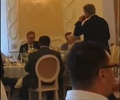 Aleksandar Vučić u društvu Šešelja uz četničke pjesme