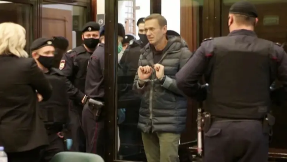 Navaljni ide u zatvor! Kazna je dvije godine i osam mjeseci