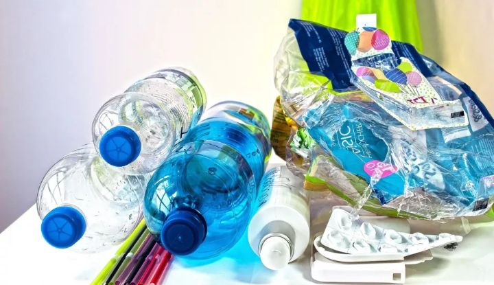 Od 1. siječnja sljedeće godine naknada za povrat raste na 10 centi. Naplaćivat će se i lagane plastične vrećice
