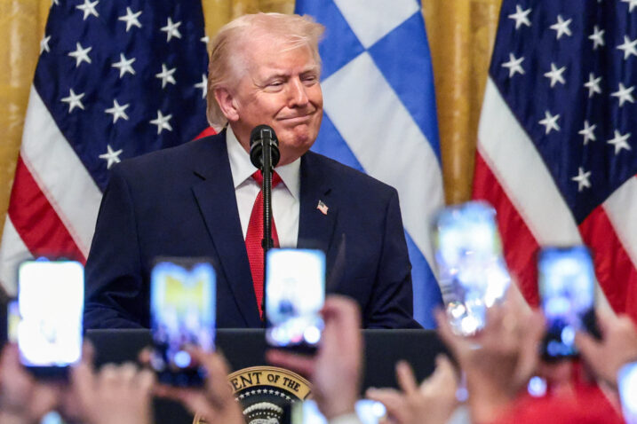 Trump produljio rok za napad na iranska energetska postrojenja do travnja