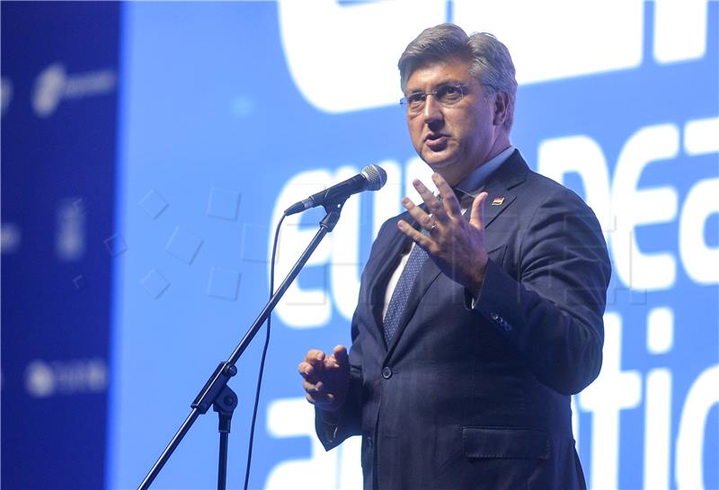 VELIKA NEUGODNOST ZA PLENKOVIĆA U SPLITU! Plenković svečano otvorio Europsko vaterpolsko prvenstvo u Splitu, prilikom  dolaska  na pozornicu  brutalno izviždan