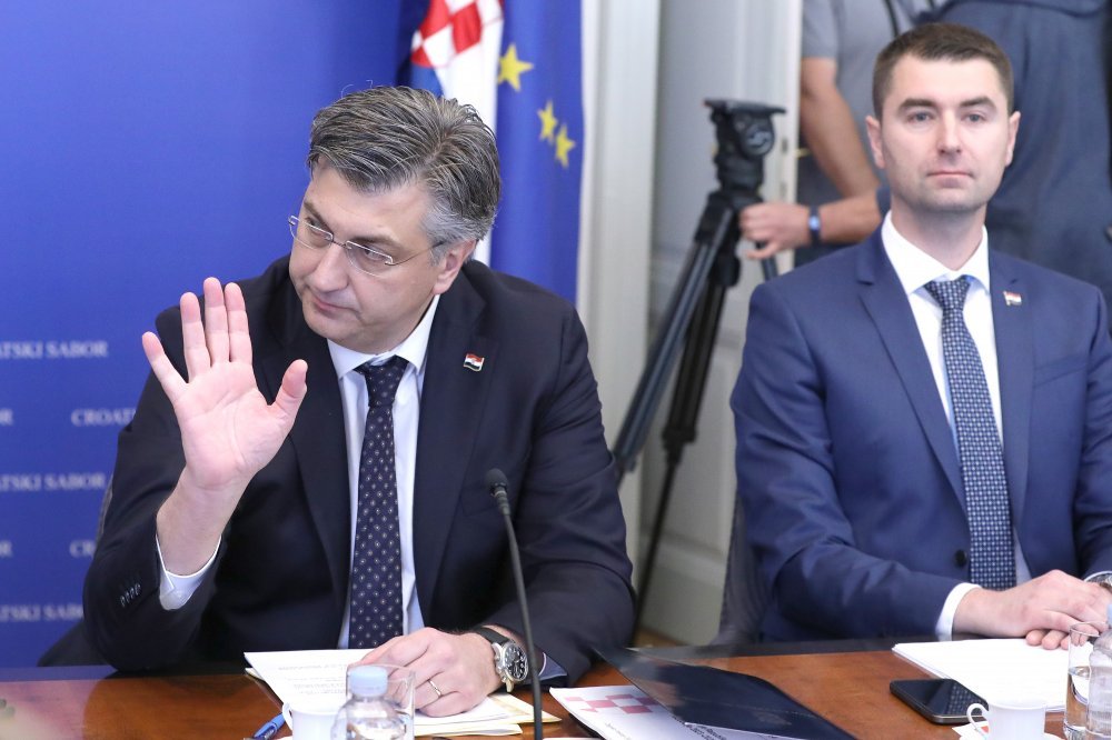 Još jedno Plenkovićevo miješanje karata: Kako je Vlada postala ranžirni kolodvor i je li to normalno u svijetu?