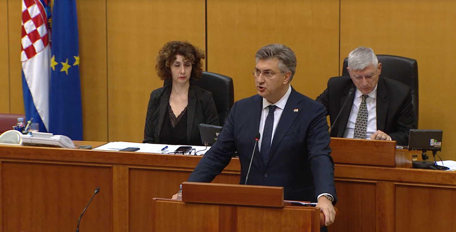 Kaos u Saboru: Oporba lupa po klupama, Plenković ih pokušava nadglasati, buka je sve jača