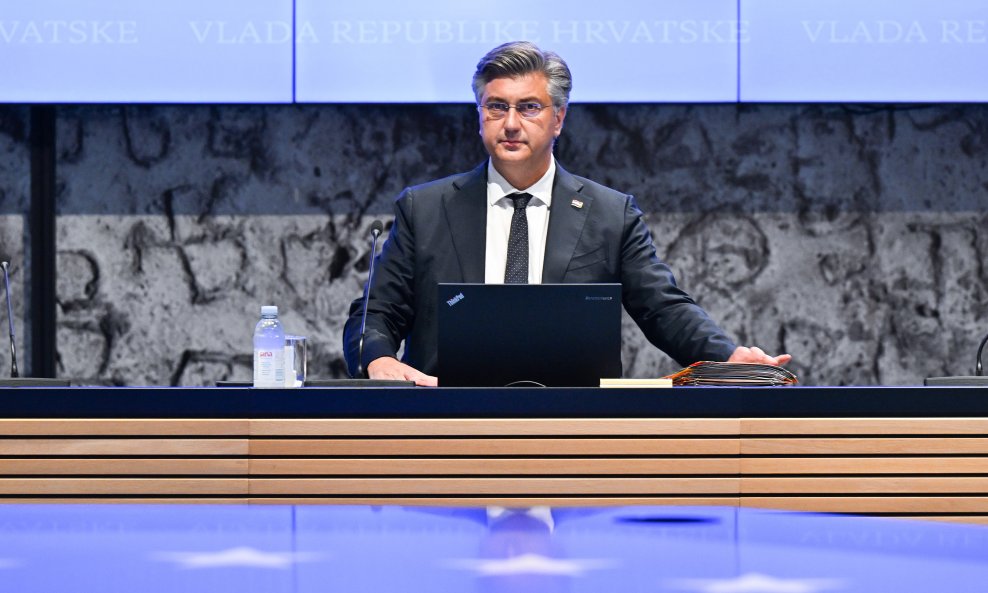 SJEDNICA VLADE  Plenković o Fortenovi i Podravci: 'Slavonska zemlja i tlo u hrvatskim rukama'
