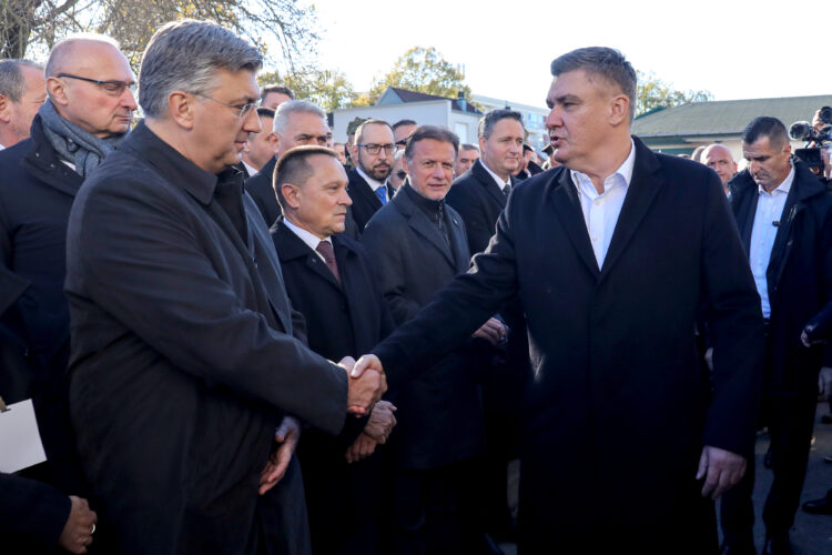 Komunikacijski stručnjak: Da je Plenković prihvatio Milanovićevu ruku, postao bi državnik