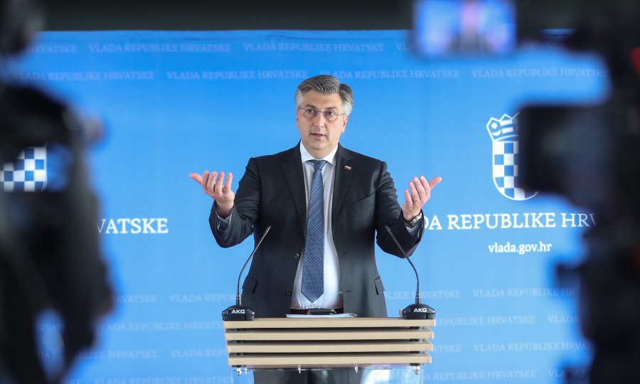 Plenković Milanovića nazvao prevarantom, kazao što misli o Jandrokovićevoj objavi fotografije u kupaćim gaćicama