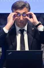 “Počinje predstava. Tko o čemu, veliki manipulator Plenković o manipulacijama”
