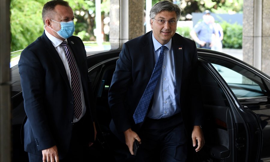 Plenković zvao oporbu na sastanak o problemima koju čekaju zemlju, no svi su odbili - posljednji otkazao Božo Petrov