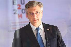 Teška situacija u Dalmaciji, Plenković ispred splitskog KBC-a: 'Osnovna poruka je cijepljenje, poštivanje epidemioloških mjera i slušanje struke'