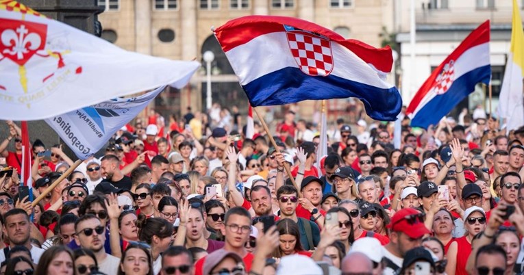 6. ANTUNOVSKI HOD Tisuće mladih 16 kilometara hodočasti od Sesvetskih Sela do bazilike na Svetom Duhu