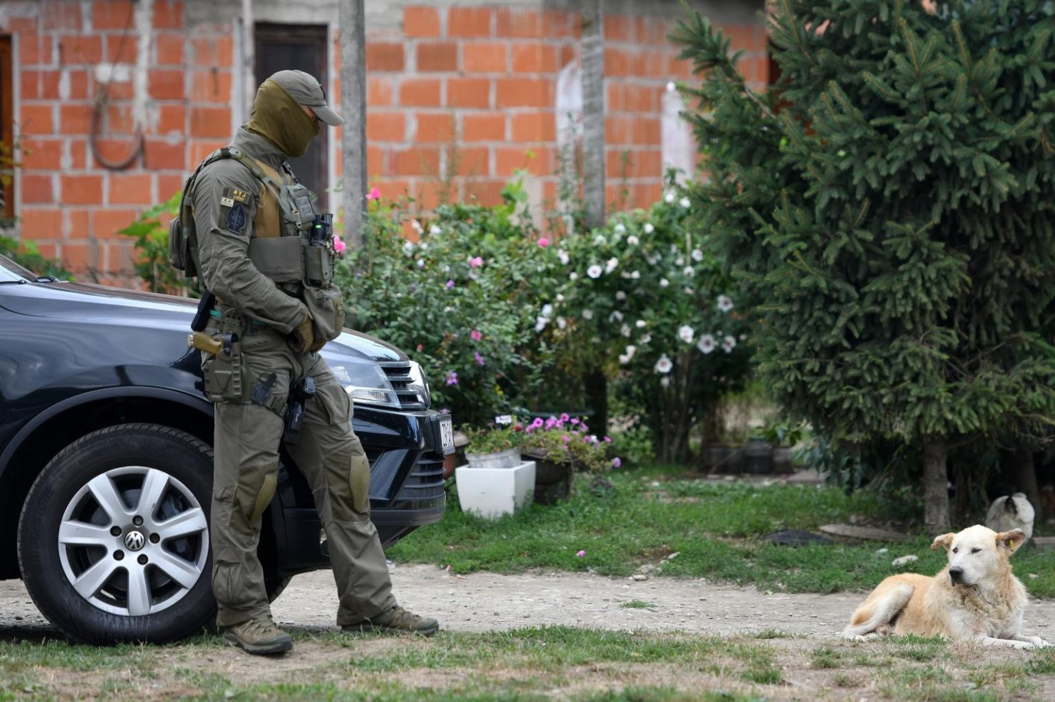 Tri osobe bore se za život nakon pucnjave u Paragu, policija sazvala pressicu