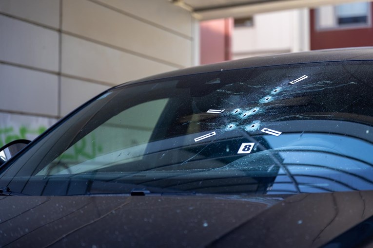 Propucan auto sportskog direktora Osijeka, ispljeno je 7 metaka