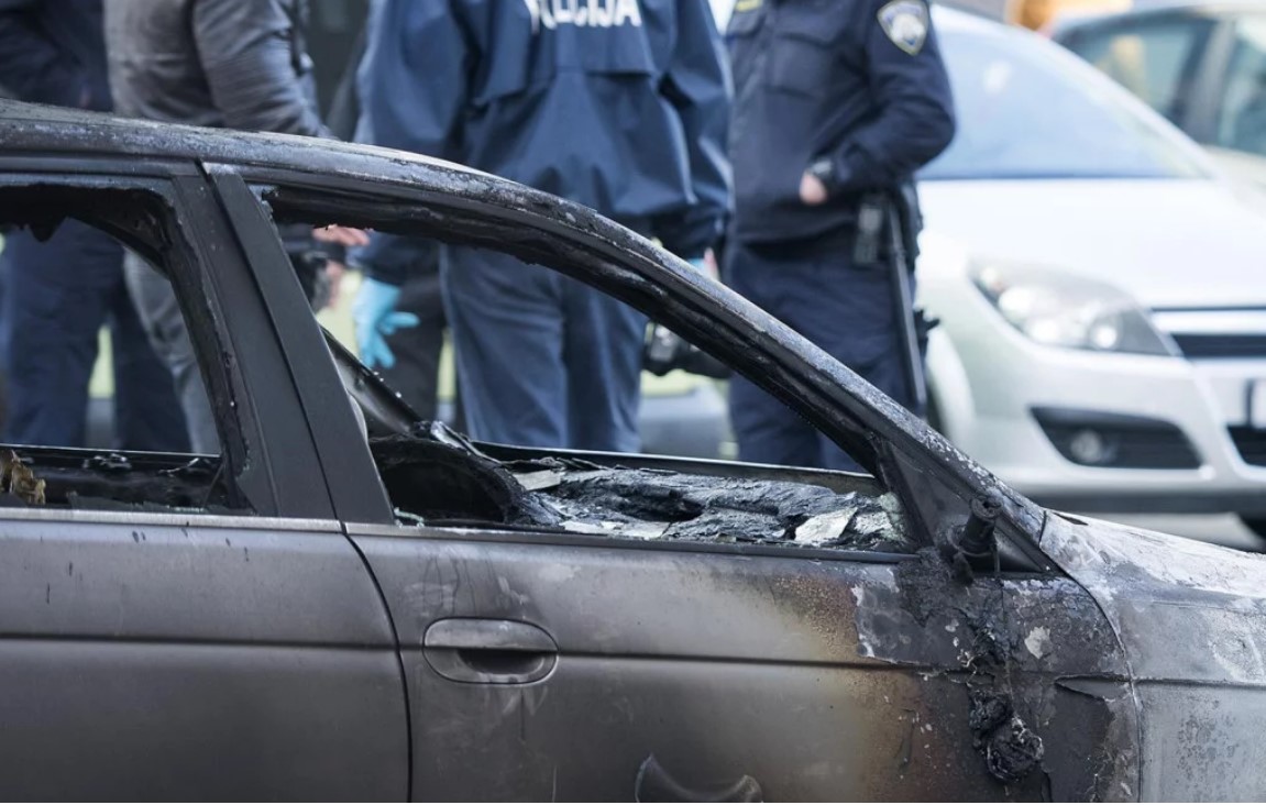 U Imotskoj krajini planulo osobno vozilo: svekrvi zapalili BMW, a nevjesti na VW Passatu izbušili gume, policija utvrđuje motive suludog čina