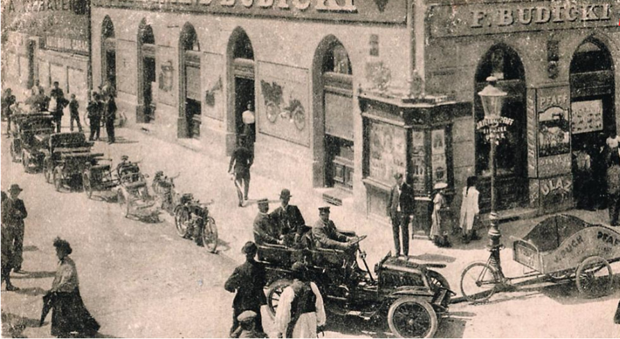 IZLOŽBA ‘Da smire konje na ulici, vozači su im njištali iz auta kad bi se susreli‘