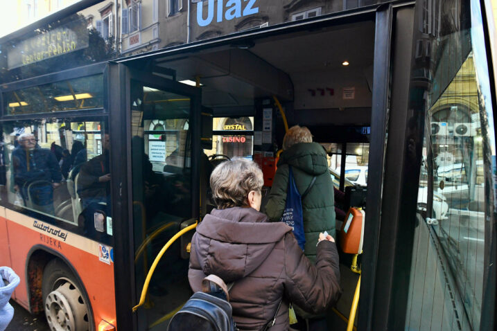 Strani vozači u Autotroleju i dalje na čekanju zbog viza. Sindikalci: ‘Dignite plaće, pa vam neće ni trebati’
