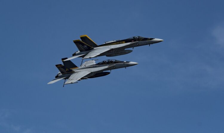 Rastu tenzije između Zapada i Rusije: Snimljen bliski susret Suhoja i F-18 iznad NATO jezera