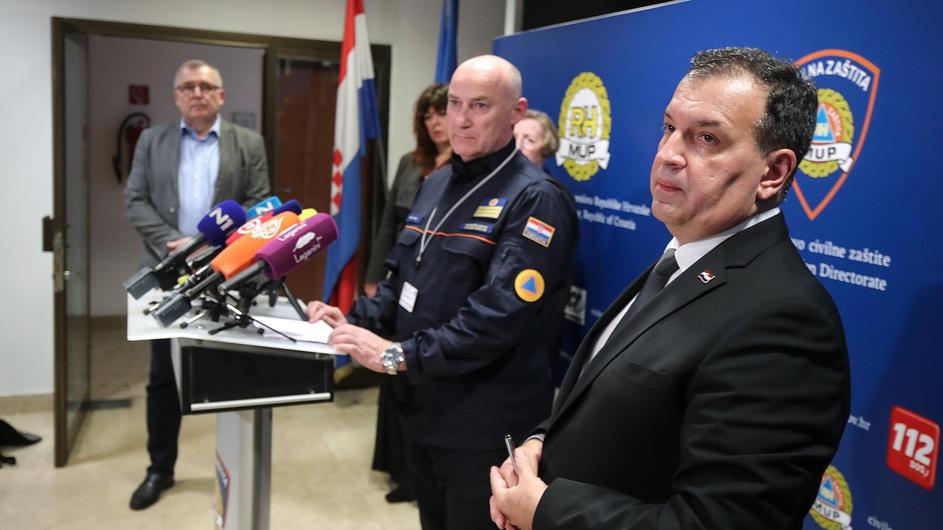 Stranci iz žarišta morat će u karantenu, odgađaju skupove