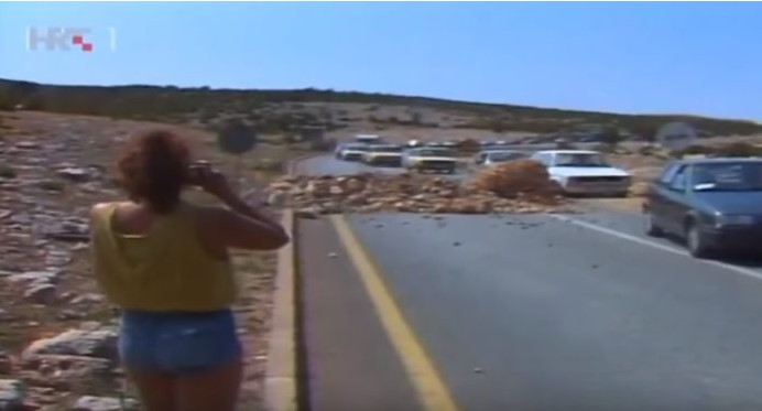 17. kolovoza 1990. Balvan revolucija – Srbi započeli agresiju na Hrvatsku s partizanskim i četničkim znakovljem
