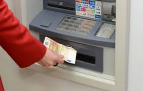 Podižete gotovinu na drugim bankomatima? Vraćena je omražena naknada, evo koliko banke zaračunavaju