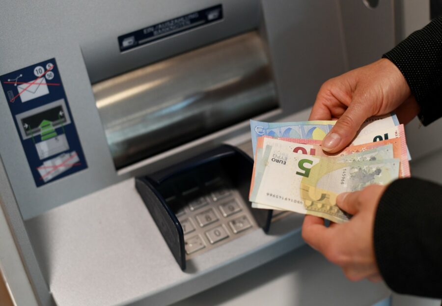 Opskrbite se gotovinom! Ove usluge na bankomatima bit će privremeno nedostupne