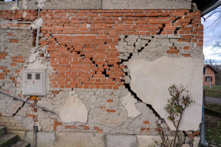 Oko 12.44 sati područje Sisačko- moslavačke županije zatresao je potres magnitude 3,5 po Richteru, podaci su seizmologa.