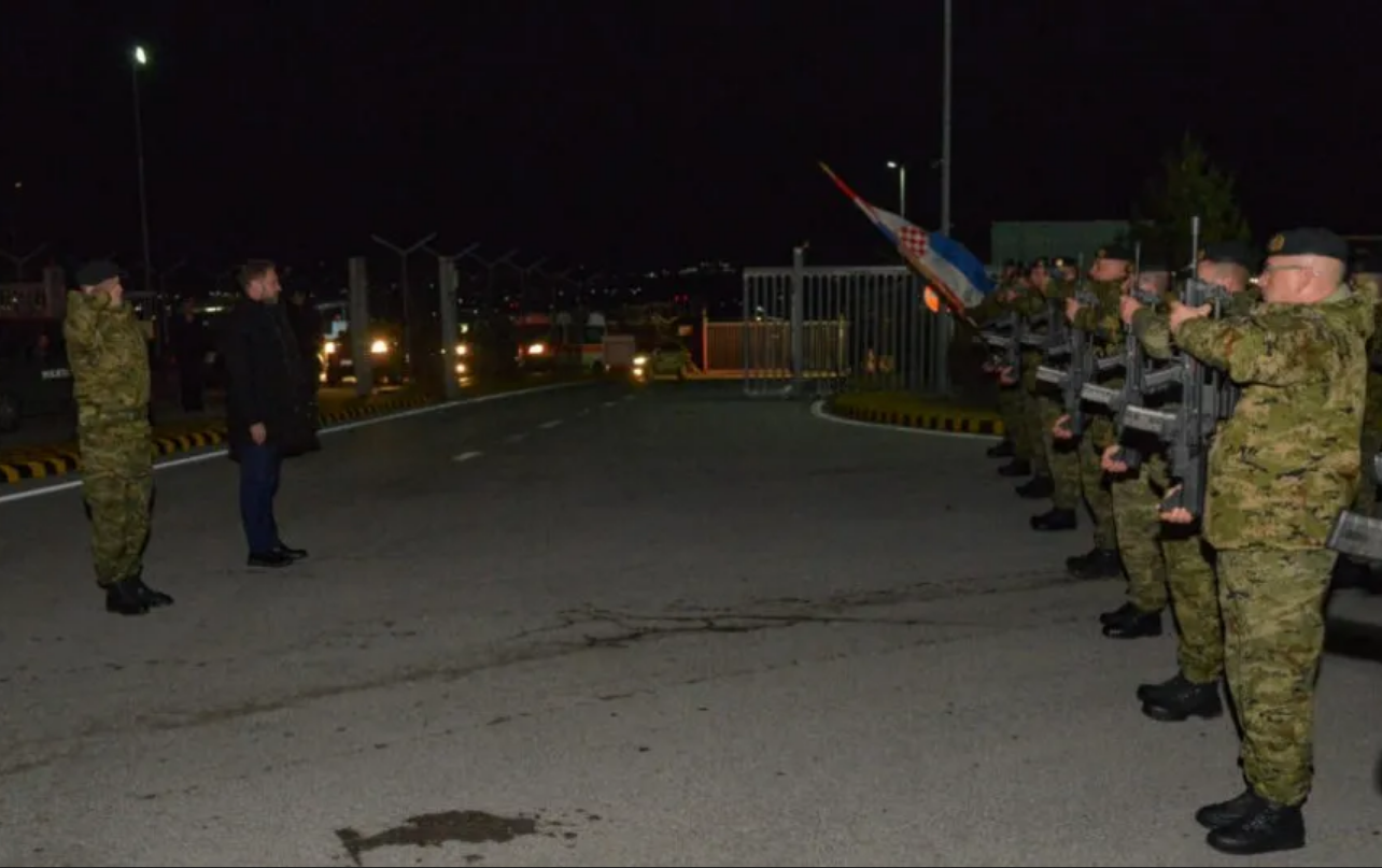 Ministar Banožić susreo se s hrvatskim vojnicima na Kosovu