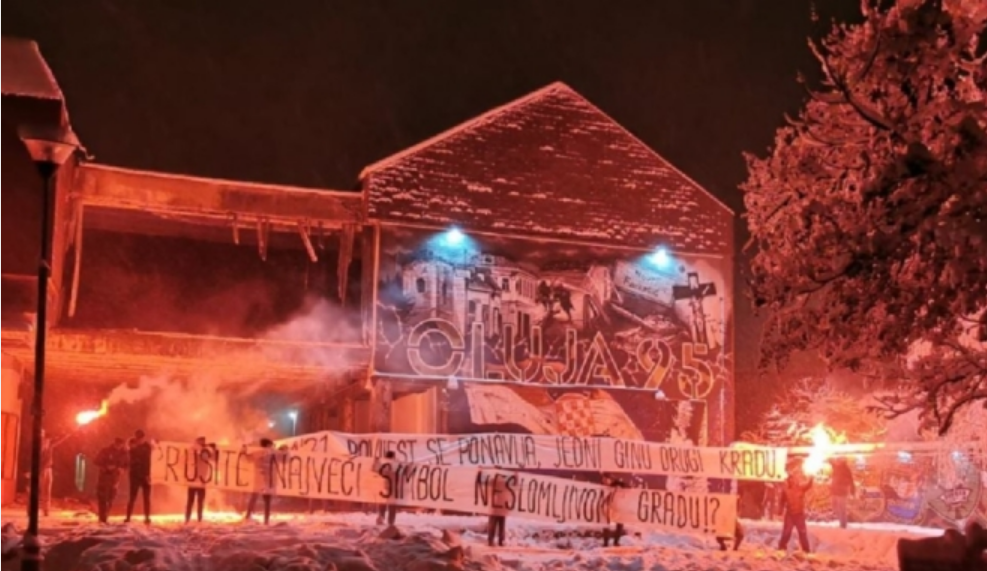 BBB SE OGLASILI POVODOM RUŠENJA PETRINJKE: ‘Obnova Petrinje tako, simbolički, započinje rušenjem posvete onima koji su oslobodili taj grad’