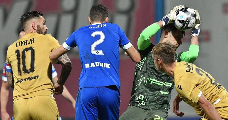 SUPERSPORT HNL Hajduk u kaotičnoj utakmici ispustio  2:0 i na kraju   spašavao bod