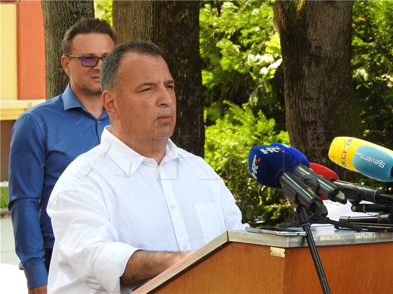 Ministar Beroš u varaždinskoj bolnici posjetio ozlijeđene iz prometne nesreće