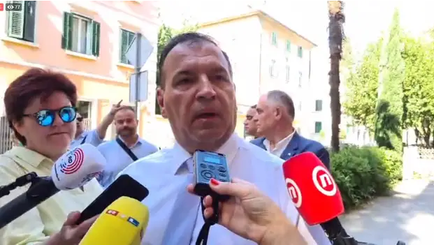 Beroš uživo: Restrikcije za okupljanja, maske obavezne u trgovini i ugostiteljstvu
