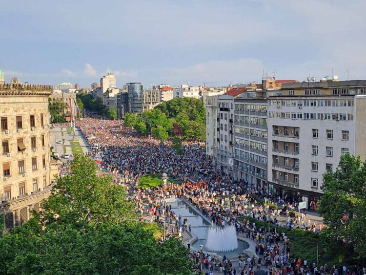 Počinje prosvjed u Beogradu: Zatvoren promet, okupljaju se studenti