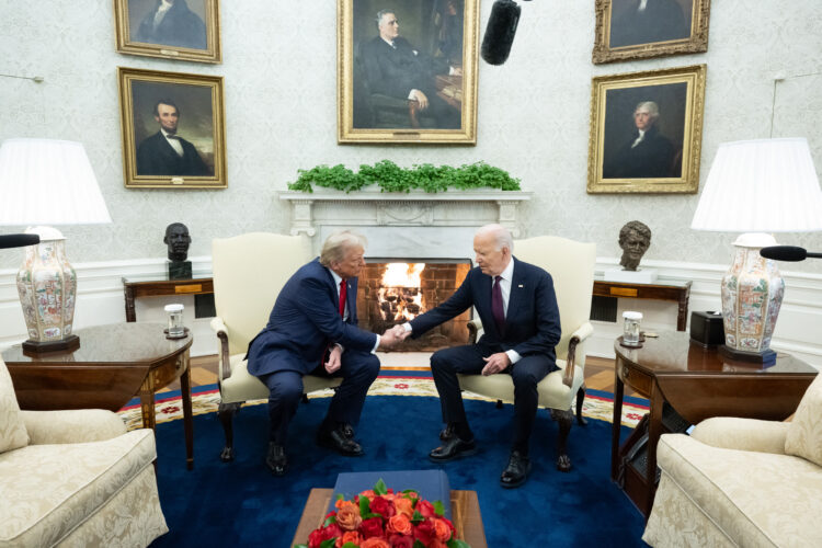 Trump i Biden sastali se u Bijeloj kući: “Politika je teška”