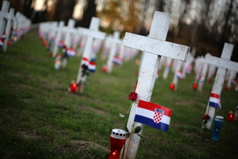 DOMOLJUBNA POEZIJA Dubravka Vukoja: Bijeli križevi
