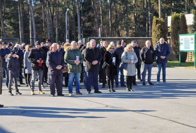 DVORANOM SE PROLAMALI JECAJI! 20 tisuća ljudi na pokopu branitelja Kusonja: 18 lijesova žrtava iz prve masovne grobnice