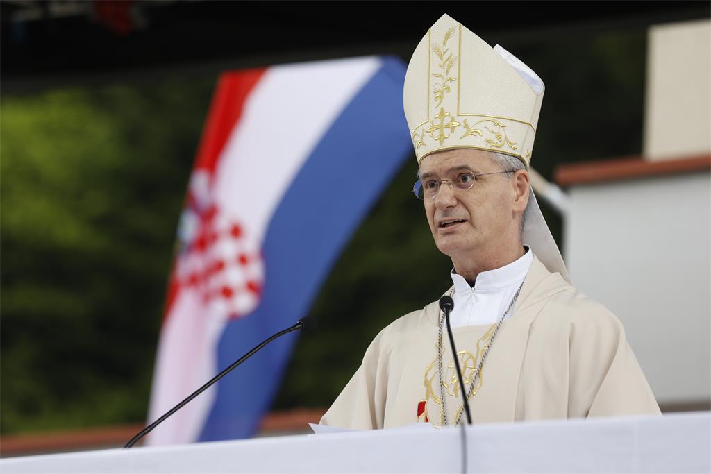 ODLIČNA PROPOVIJED NADBISKUPA KUTLEŠE: “Svjesno se krije istina o zločinima, o ljudima koji su zločine činili; i zlo i zločin nastoji se opravdati.…”