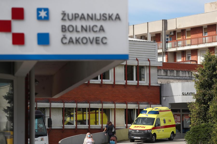 Otac bebu udario metalnom šipkom, tukao i suprugu. Privela ga policija
